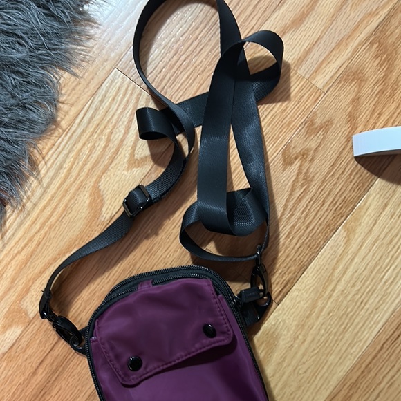 Hipwik crossbody convertible, burgundy bag - Picture 6 of 6